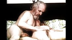 Mature Kadın Yaşlı Adamla Seks Yapıyor